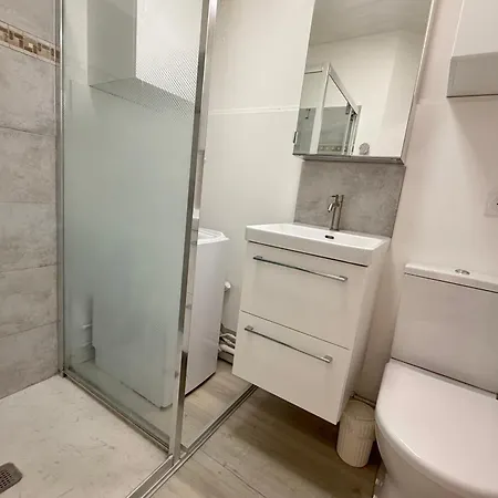 Chemin Du Puy - For 2 People - Parking - Wifi -swimming Pool Apartment Antibes